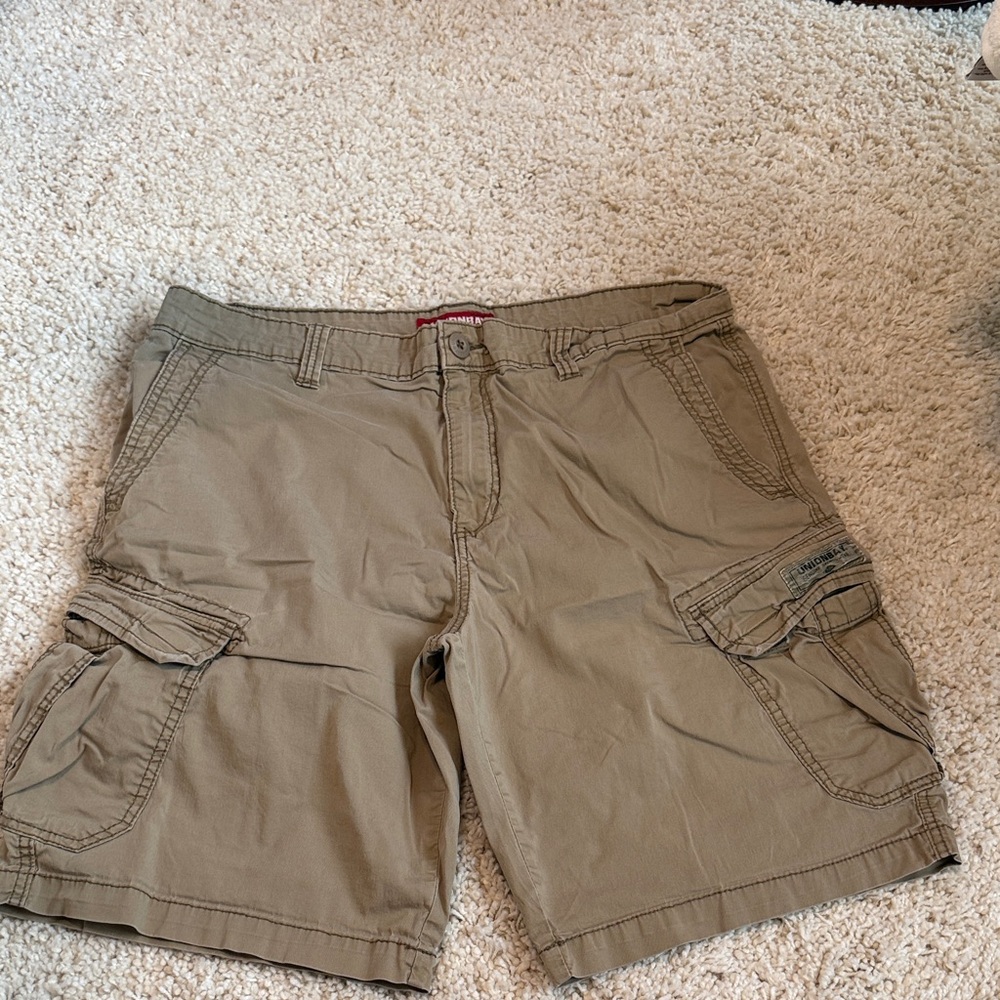UNIONBAY Men's Khaki Cargo Shorts 38 cotton spandex